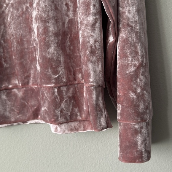 Matty M Long Sleeve Crushed Velvet Top with Banded Hem in Blush Women's Size XL - Picture 3 of 5